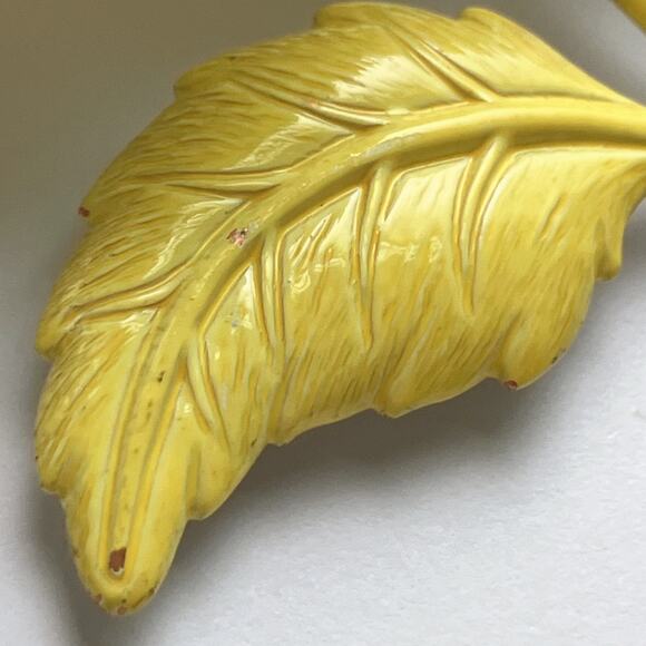 VTG 1960s Brooch Mod Yellow Enameled Metal Flower Power Pin Mid Century Style - Picture 7 of 11